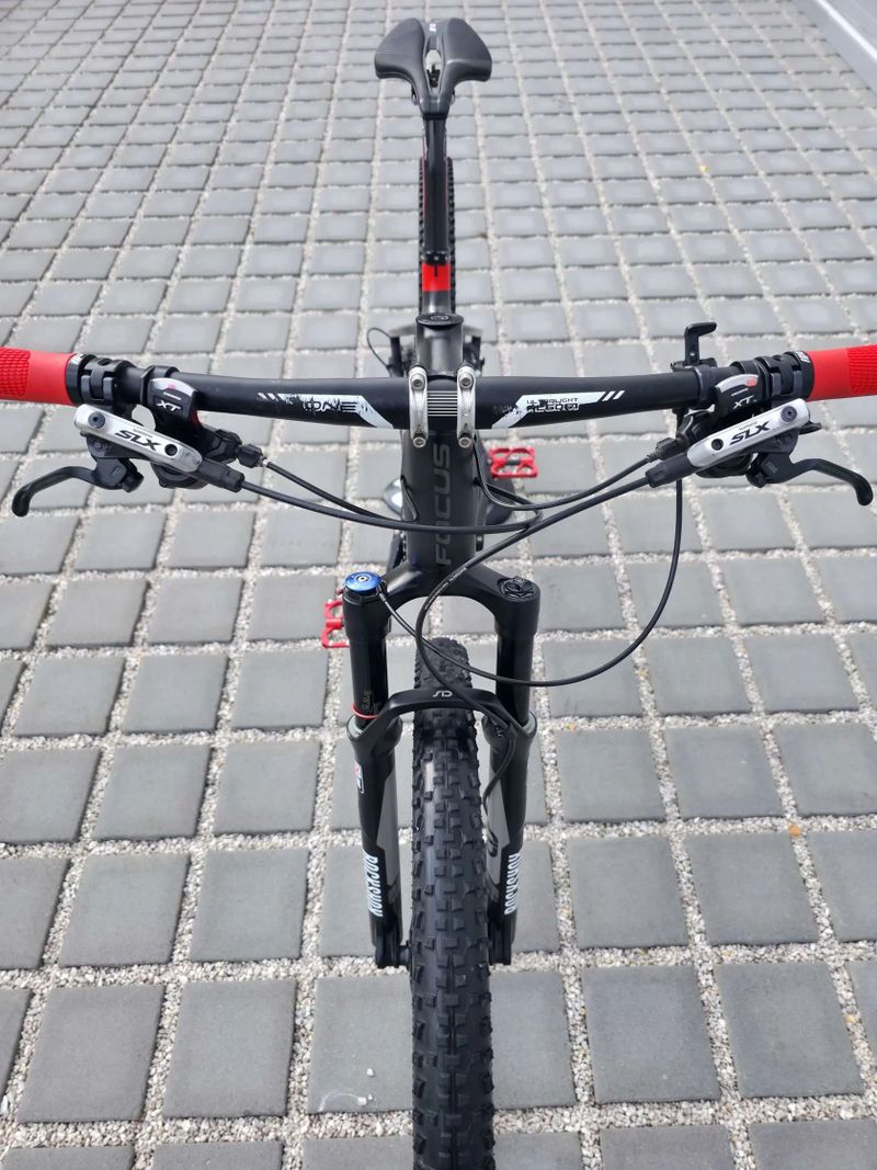 Horské kolo Focus Raven 5.0 Carbon 27.5″ velikost M