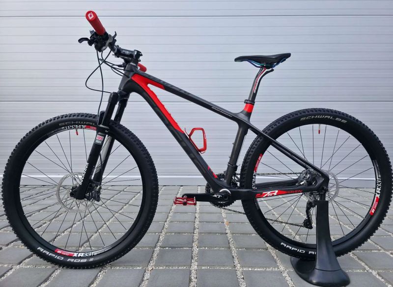 Horské kolo Focus Raven 5.0 Carbon 27.5″ velikost M