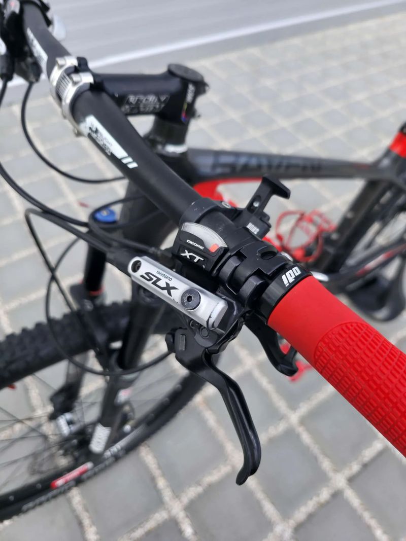 Horské kolo Focus Raven 5.0 Carbon 27.5″ velikost M