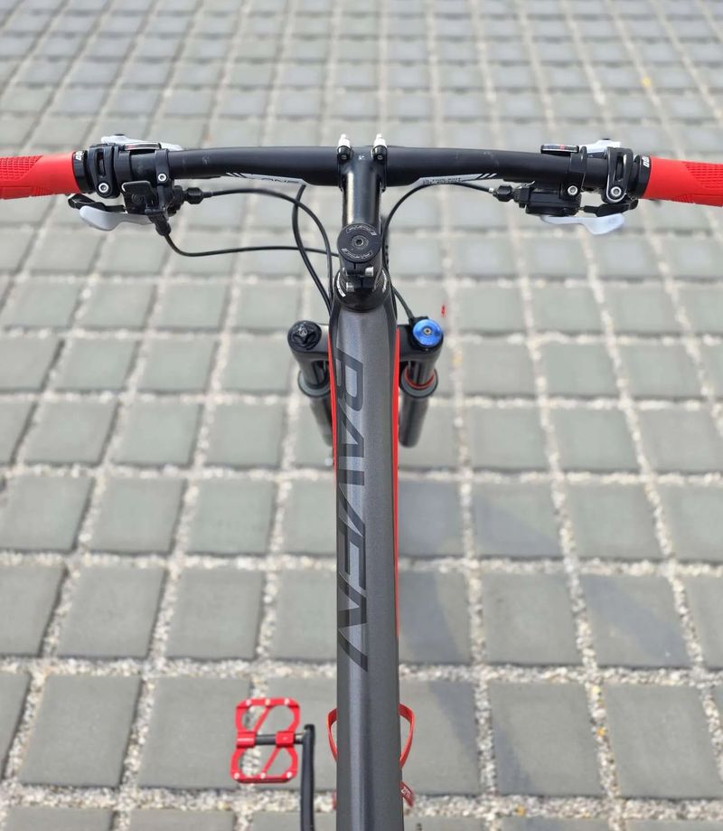 Horské kolo Focus Raven 5.0 Carbon 27.5″ velikost M