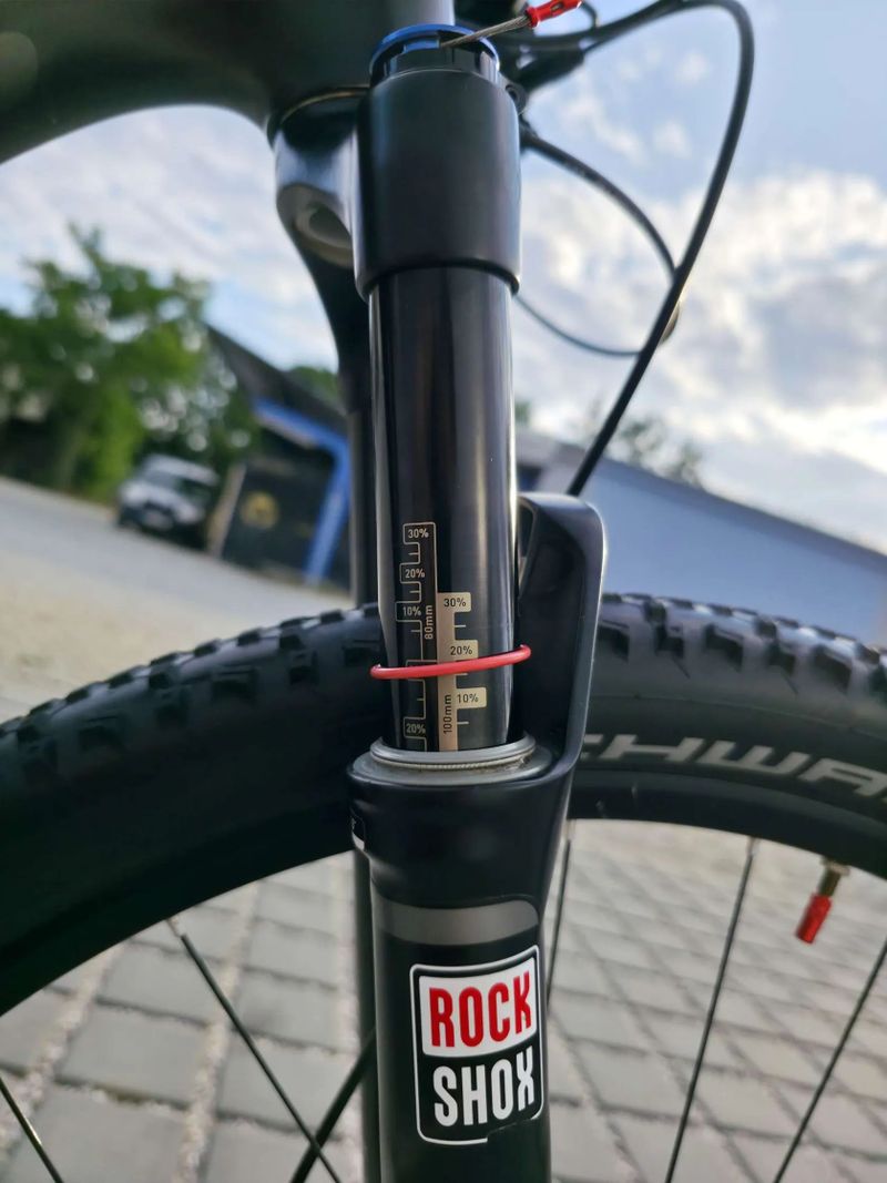 Horské kolo Focus Raven 5.0 Carbon 27.5″ velikost M