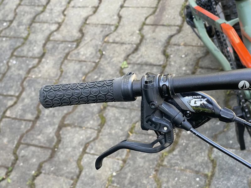 Cube stereo 240 pro, 24 palcové celopéro od 125cm 11,9kg