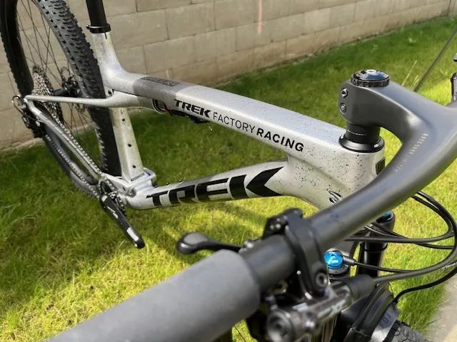 TREK Supercaliber SLR 9.8 XT Gen 2 2025