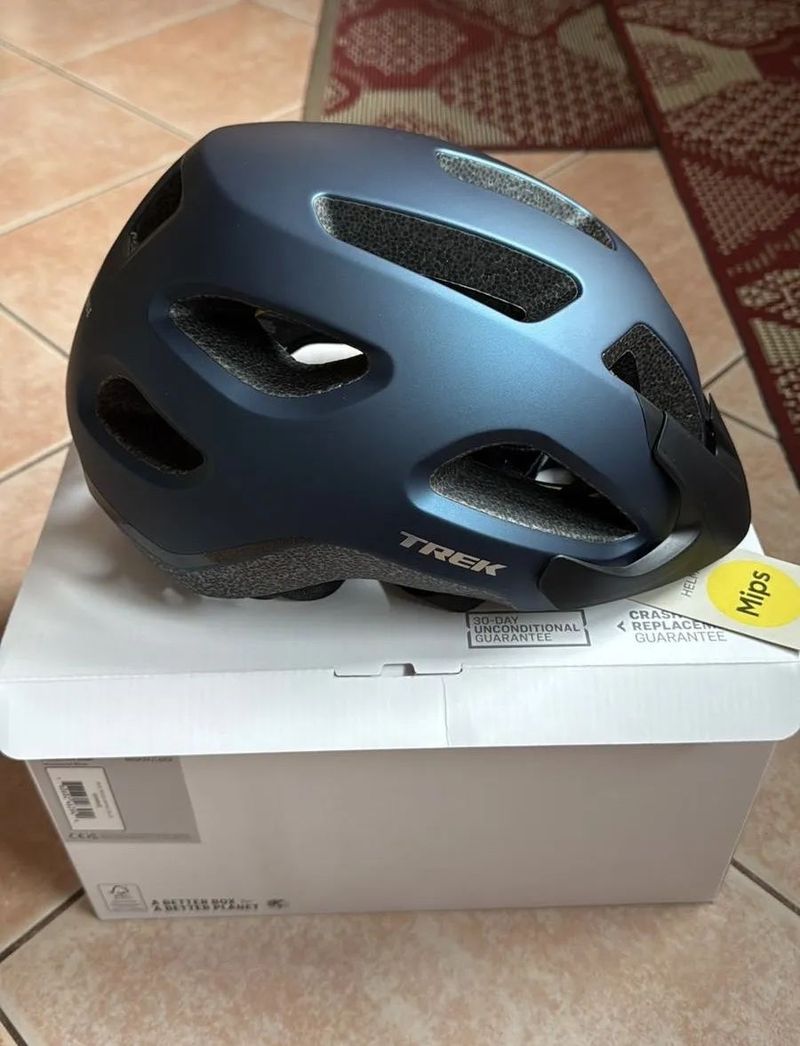 Cyklistická helma Trek Solstice Mips