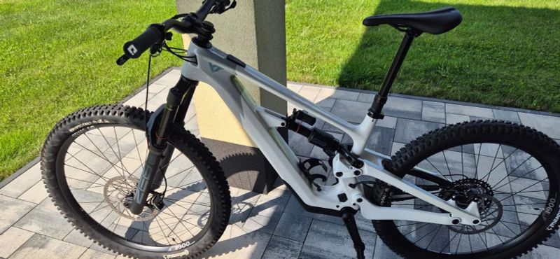 Elektrokolo enduro YT Decoy Core 3