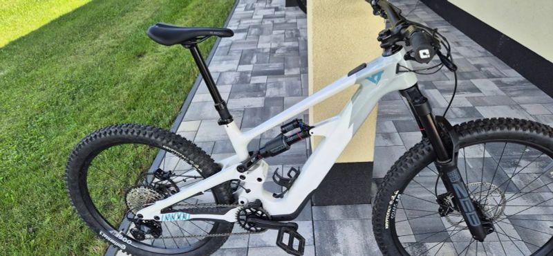 Elektrokolo enduro YT Decoy Core 3