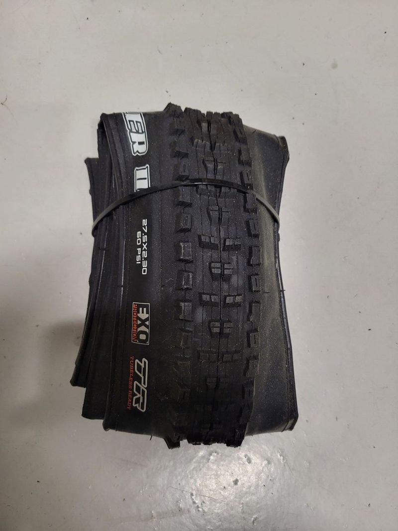 Continental GP + Maxxis Highroller 27,5x2,3 + sedlovou objímku + pumpičky na vidlice + Force krytky