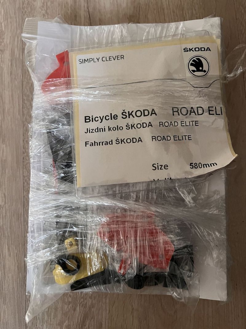 Karbonové silniční kolo Škoda (Superior) Road Elite