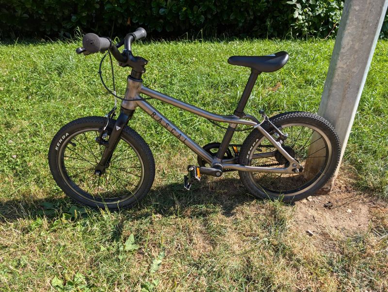 RASCAL 16" (barva Titan)