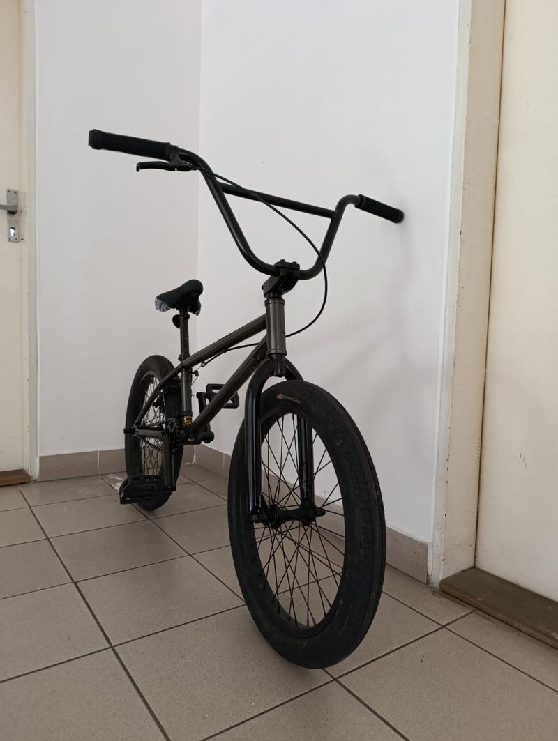 Prodám BMX GT Performer Kachinsky 2025 (20") – skoro nové
