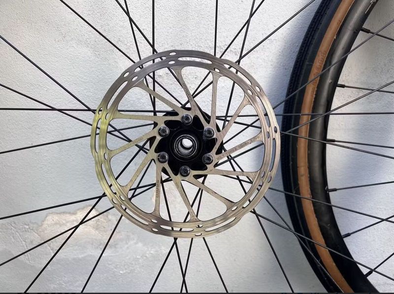 WTB EZR i23p 700c, DTSwiss 370, gravel kola