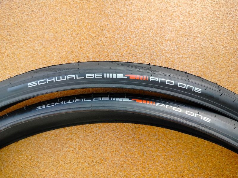 Prodám pláště Schwalbe Pro ONE Addix Race V-Guard tubeless easy 32mm