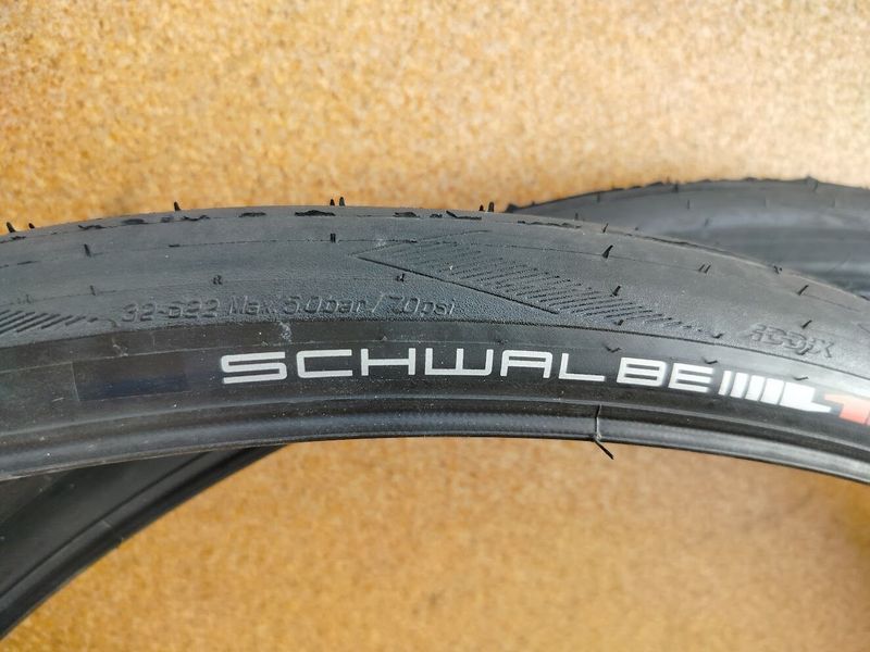Prodám pláště Schwalbe Pro ONE Addix Race V-Guard tubeless easy 32mm
