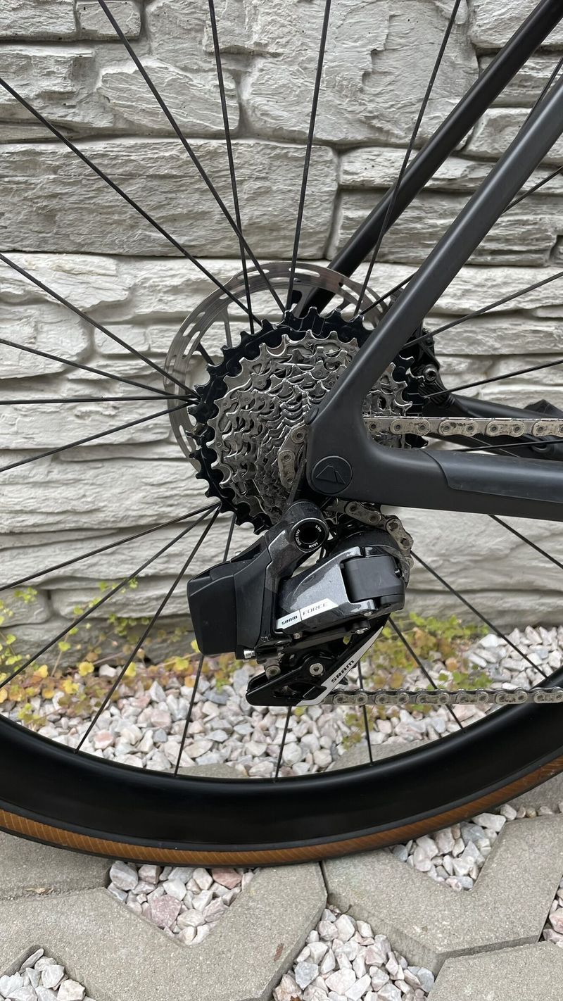 Canyon Endurace CF SLX 8 AXS, Sram Force vč. Quarq powermeteru