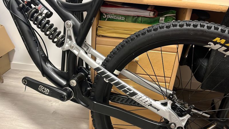 Rámový set Ninja DH Team 27,5 L + Vivid R2C coil 450/500lb r.2019
