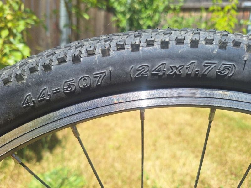 Dětské lehké kolo zn Kubikes 24L Mtb (7-10 let) 