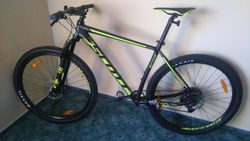 Horské kolo Scott Scale 945, váha 11,2 kg, najeto necelých 800km