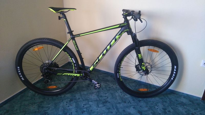 Horské kolo Scott Scale 945, váha 11,2 kg, najeto necelých 800km