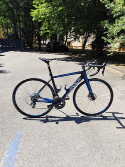 Rock Machine Road racing 900 - karbon rám, vel.52, Shimano 105,2x11, pevné osy, kotoučové brzdy