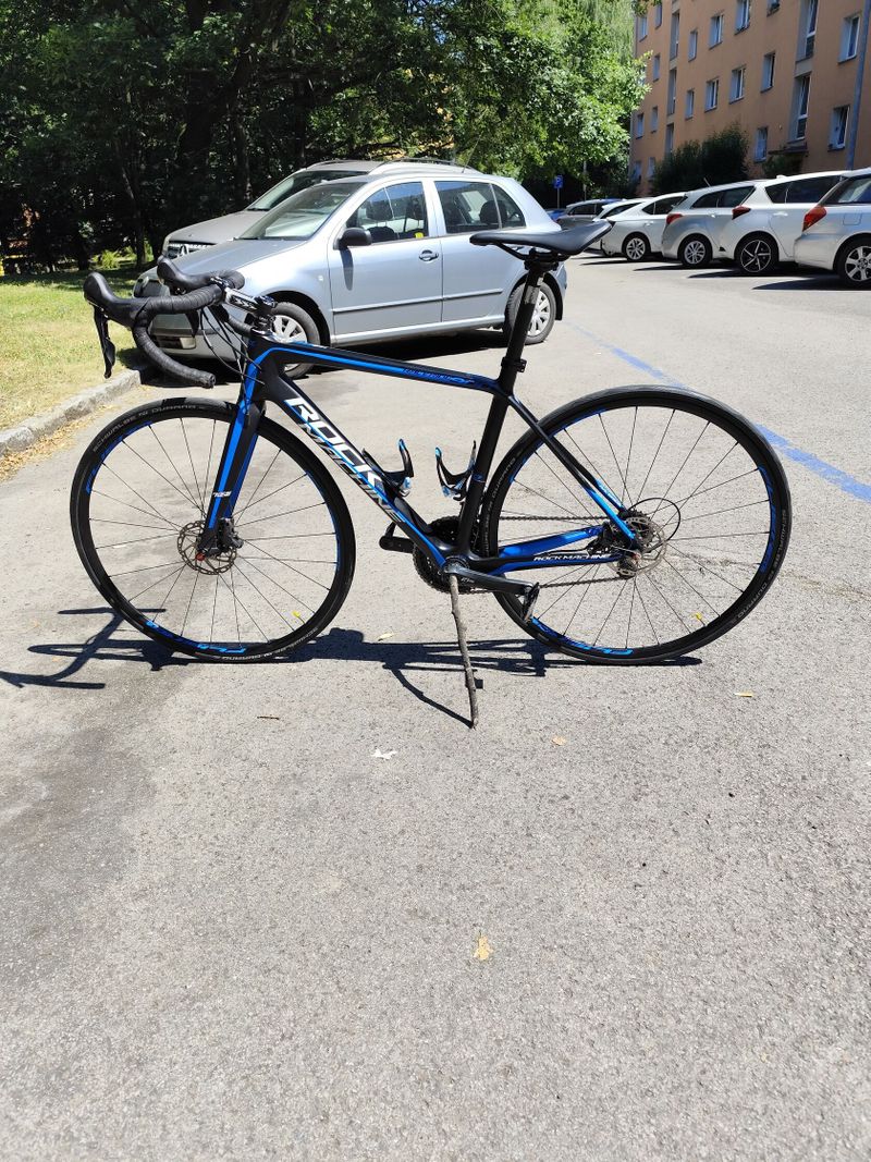Rock Machine Road racing 900 - karbon rám, vel.52, Shimano 105,2x11, pevné osy, kotoučové brzdy