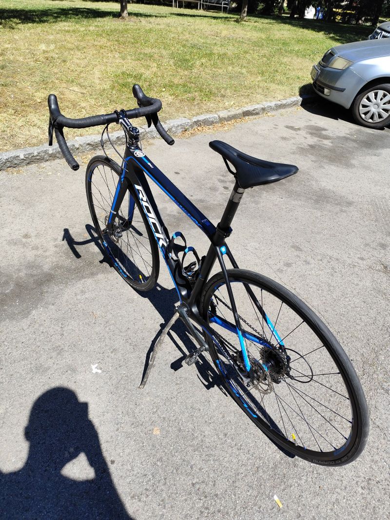 Rock Machine Road racing 900 - karbon rám, vel.52, Shimano 105,2x11, pevné osy, kotoučové brzdy