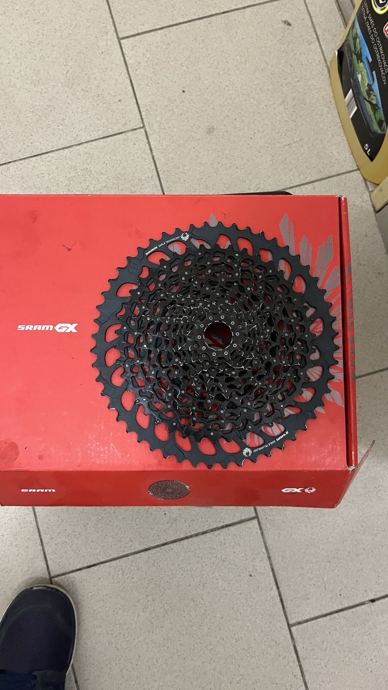 Kazeta Sram ,sundana z noveho kola, najeto 300 km, prechod na shimano