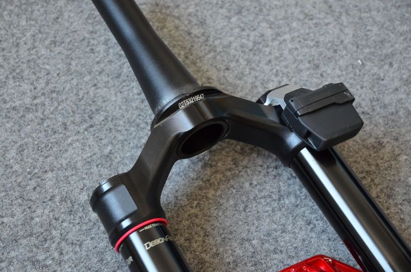 Rock Shox SID Ultimate 120mm Flight Attendant Electric Red