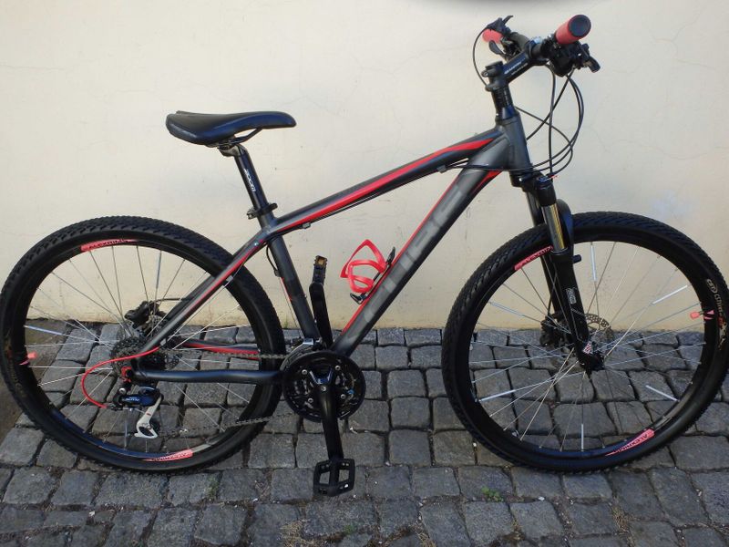 MTB kolo Cube Aim 26", rám 16", po servisu, pro výšku 150-165cm+ DÁREK