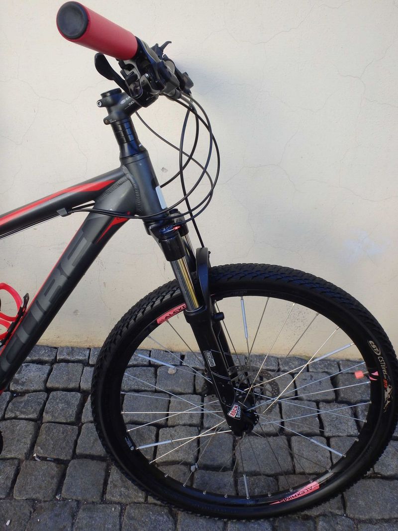 MTB kolo Cube Aim 26", rám 16", po servisu, pro výšku 150-165cm+ DÁREK