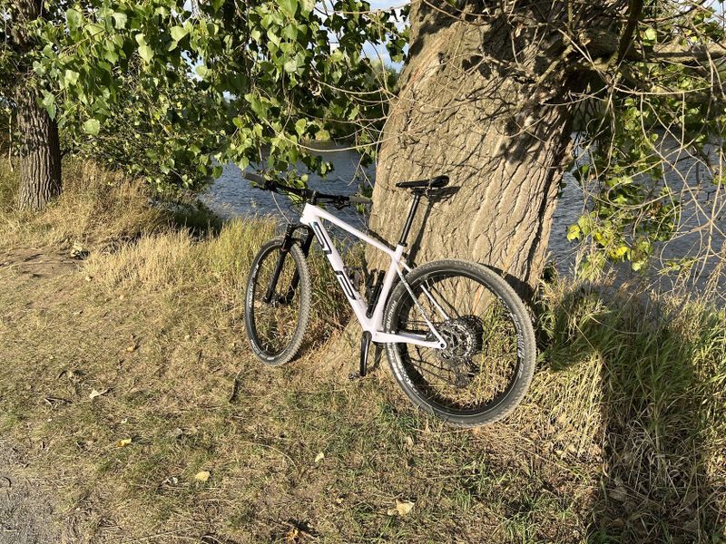 Superior XP 979, vel. L + teleskopická sedlovka FOX Transfer