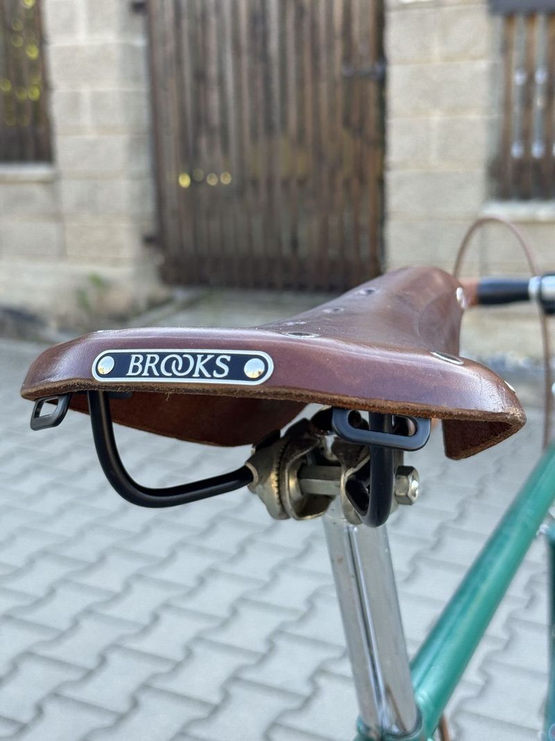 Retro silniční kolo Favorit Lasoňit – perfektní stav + sedlo Brooks