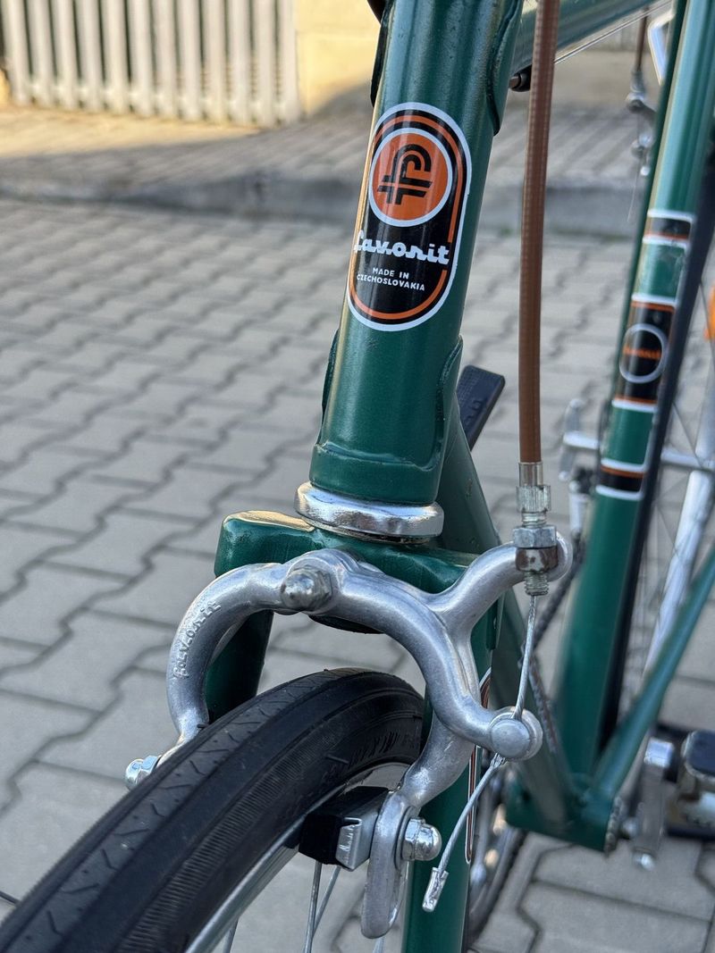 Retro silniční kolo Favorit Lasoňit – perfektní stav + sedlo Brooks