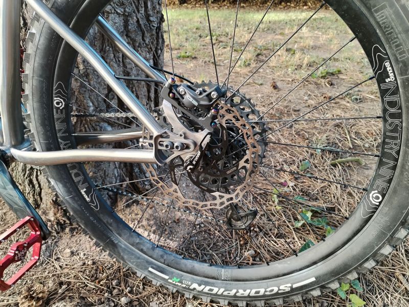 Titanové horské kolo Why Cycles S7 v.2, velikost M (17-18)