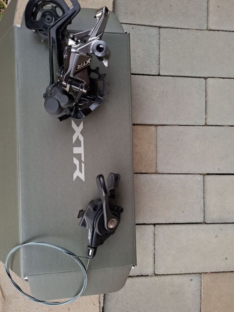 Prodám přehazovačka XTR 12 s v kompletu s řazení XT. 