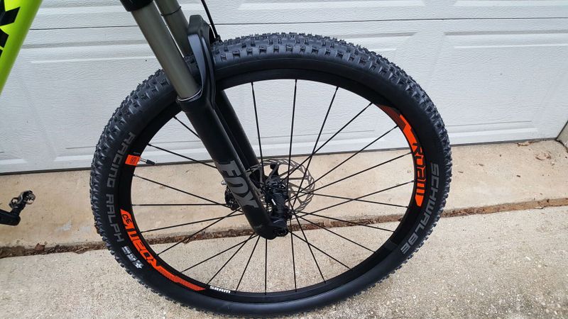 2016 Trek Fuel EX 9 Neon 29er, Fox Float, Dvoji zamykani, boost ram, perfektni stav, zalohove kolo