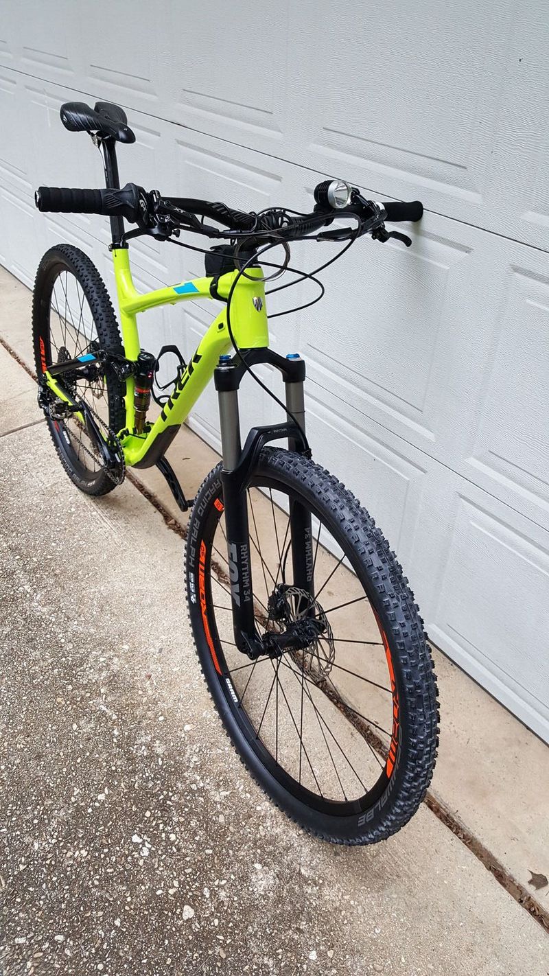 2016 Trek Fuel EX 9 Neon 29er, Fox Float, Dvoji zamykani, boost ram, perfektni stav, zalohove kolo