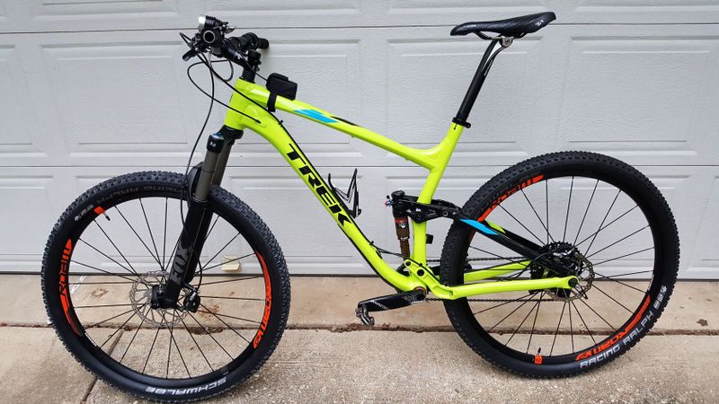 2016 Trek Fuel EX 9 Neon 29er, Fox Float, Dvoji zamykani, boost ram, perfektni stav, zalohove kolo