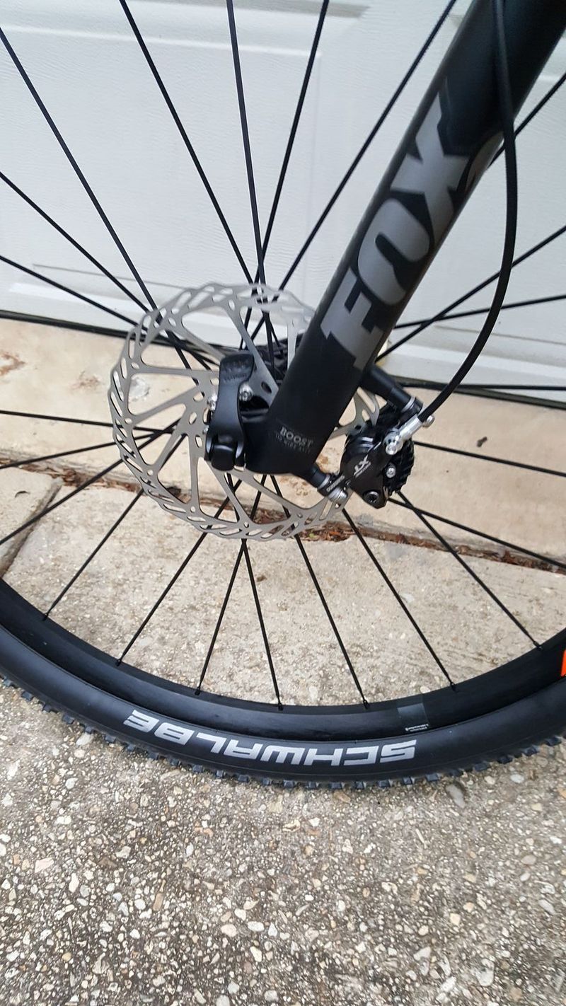 2016 Trek Fuel EX 9 Neon 29er, Fox Float, Dvoji zamykani, boost ram, perfektni stav, zalohove kolo