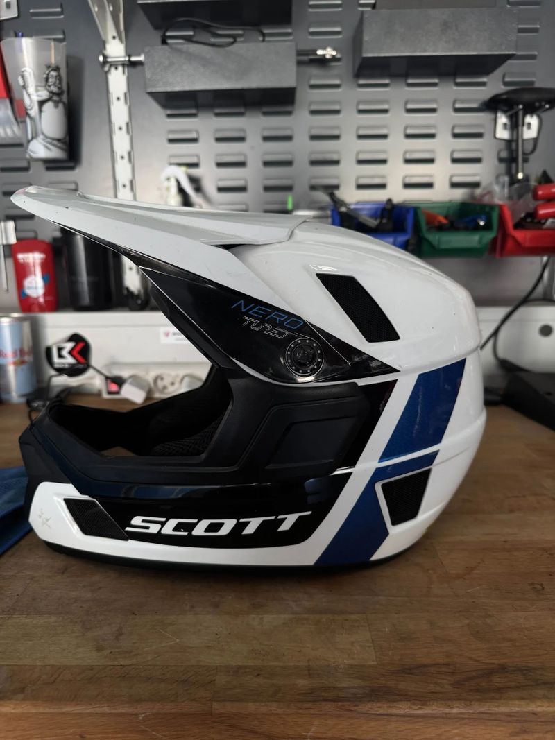 Scott nero plus