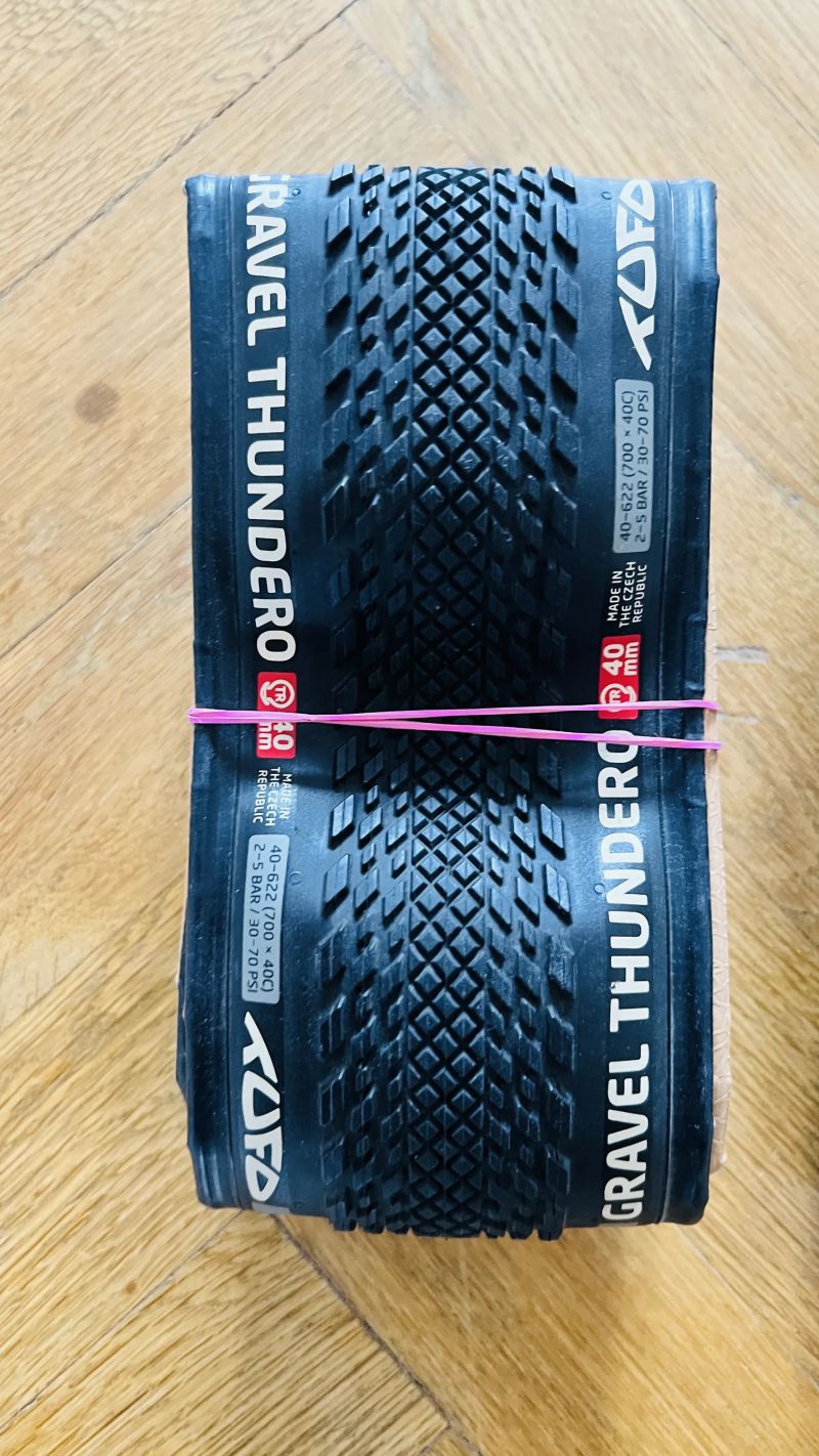 PRODÁM GRAVEL PLÁŠTĚ TUFO THUNDERO 700x40