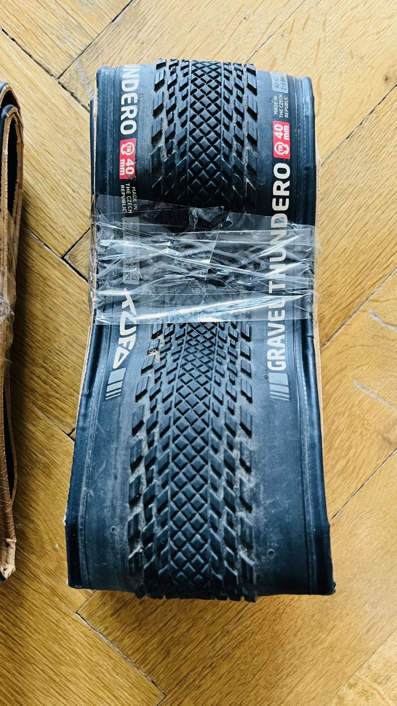 PRODÁM GRAVEL PLÁŠTĚ TUFO THUNDERO 700x40