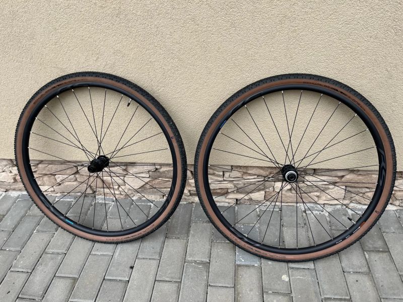 Zapletená kola Shimano WH-RS171