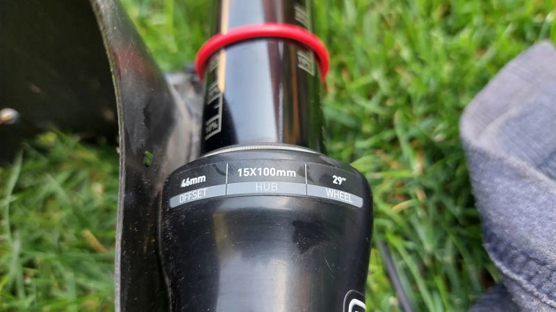 Starší Rockshox SID, 100 mm, 15x100