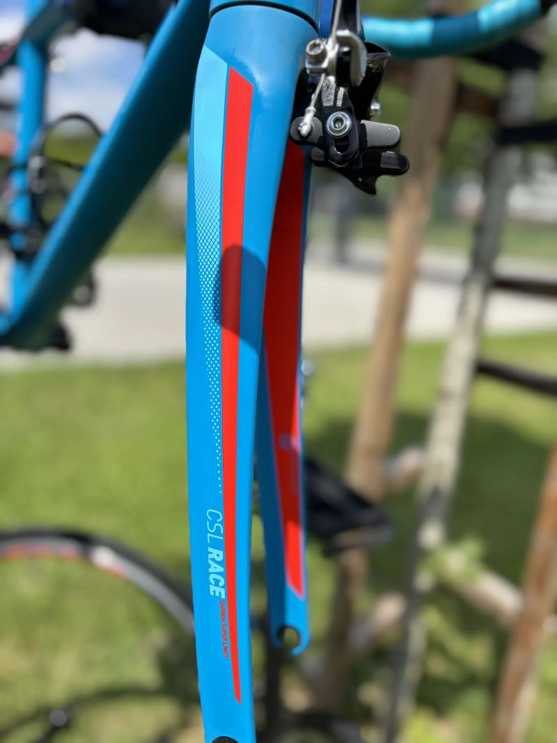 Silniční dámské/dětské kolo CUBE Axial W pro rám vel.47 osazení komplet Shimano 105 vidlice Carbon. 