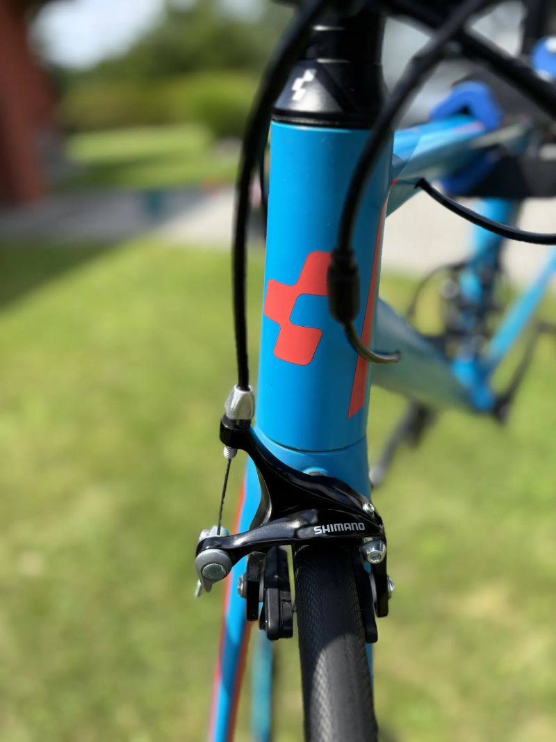 Silniční dámské/dětské kolo CUBE Axial W pro rám vel.47 osazení komplet Shimano 105 vidlice Carbon. 