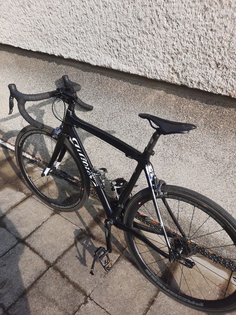 Karbonové kolo na elektrickém řazení Shimano Ultegra