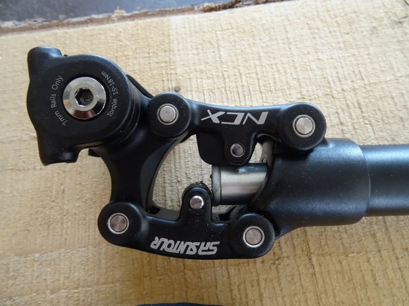 Odpružená sedlovka SR SUNTOUR SP25 NCX Black 30,9/350 mm, Jednou na kole - NOVÁ