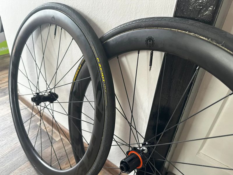 Zapletená karbonová kola Elitewheels 45mm na galusky