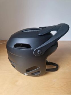 NOVÁ Giro Tyrant MIPS Spherical přilba, matná černá
