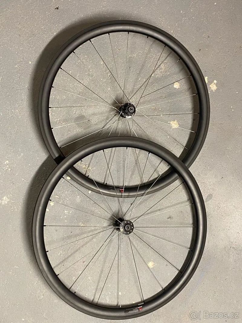 Karbonová kola DT Swiss 190 ceramic (1210g)